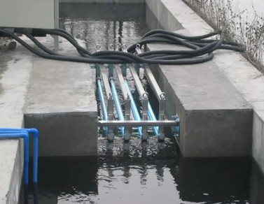 紫外線(xian)消毒(du)器