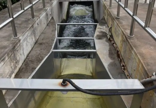 巴(ba)士(shi)計量(liang)槽