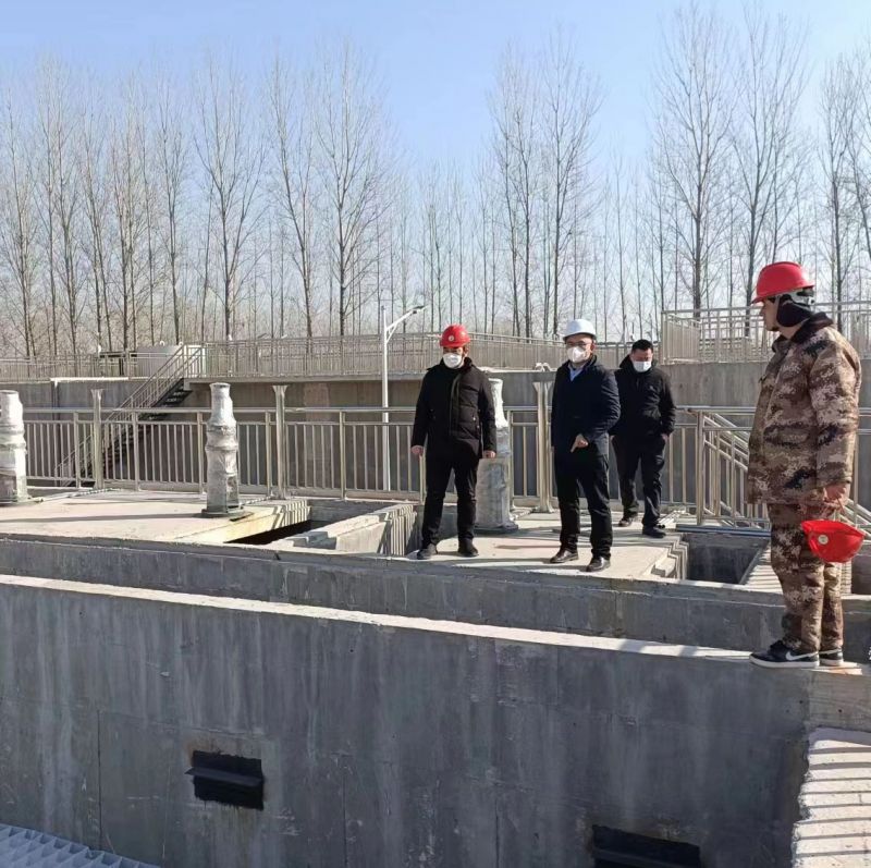 河南萬川環(huan)保(bao)董(dong)事(shi)長(zhang)赴濮陽(yang)範縣汚(wu)水(shui)處理(li)廠(chang)現場(chang)視(shi)詧(cha)指導工作