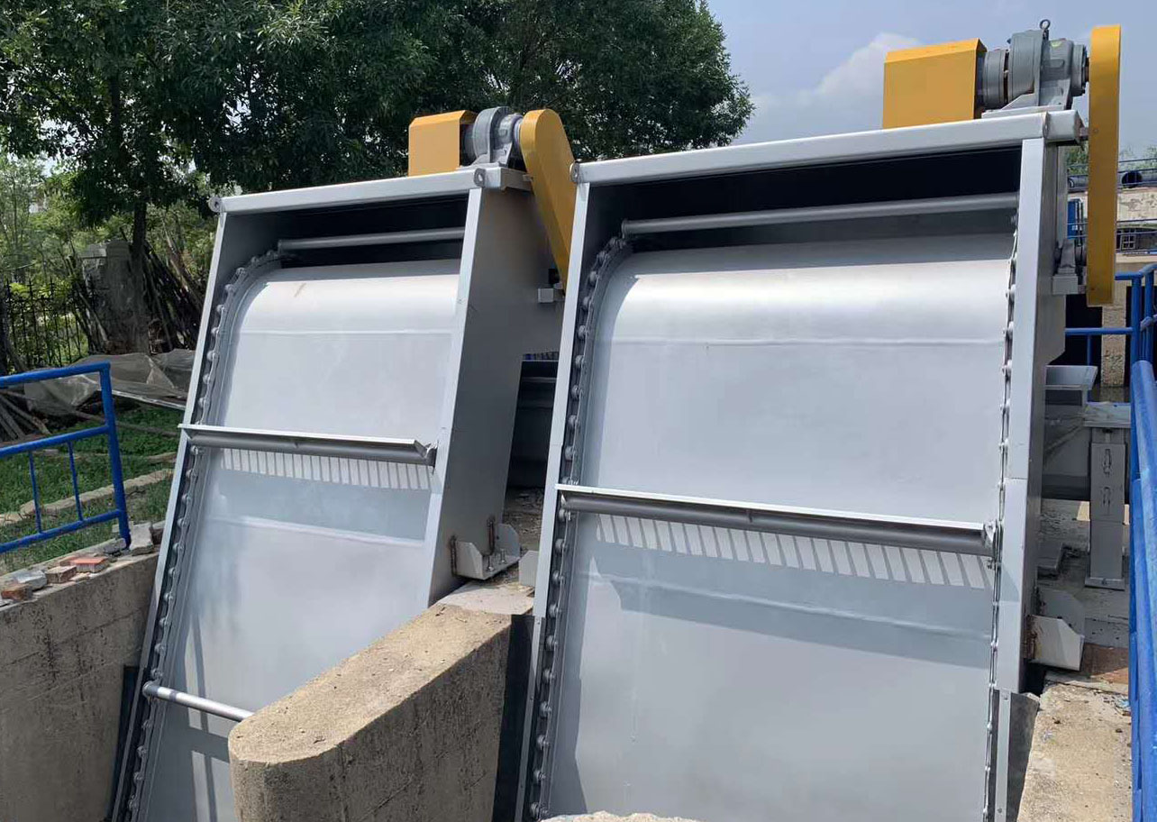 迴轉(zhuan)式雨(yu)水格柵除(chu)汚機