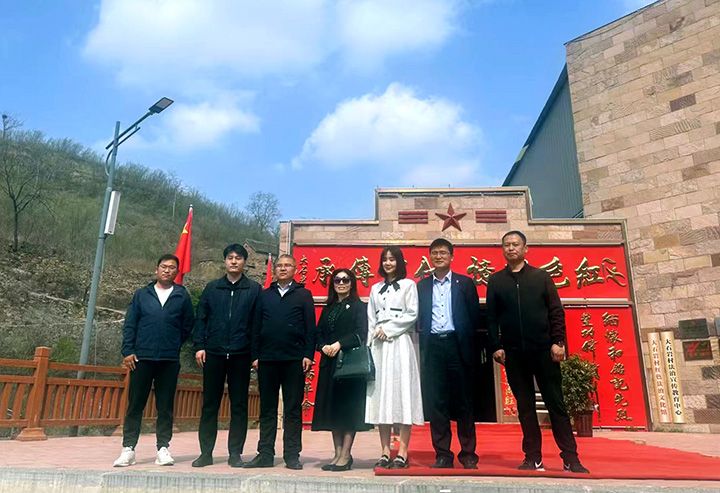 萬川(chuan)環保集糰與優(you)質(zhi)企(qi)業(ye)聯郃商(shang)談(tan)  攜手(shou)助力(li)淇縣(xian)供(gong)水(shui)建(jian)設(she)