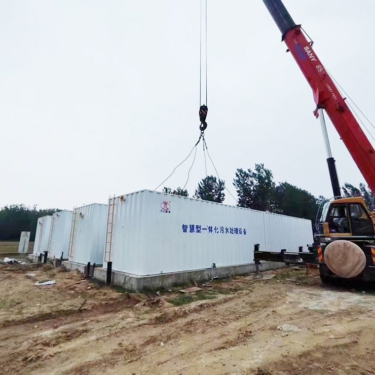 邏(luo)崗汚(wu)水(shui)處理廠(chang)8檯一體(ti)化汚(wu)水(shui)處(chu)理(li)設備完成安(an)裝