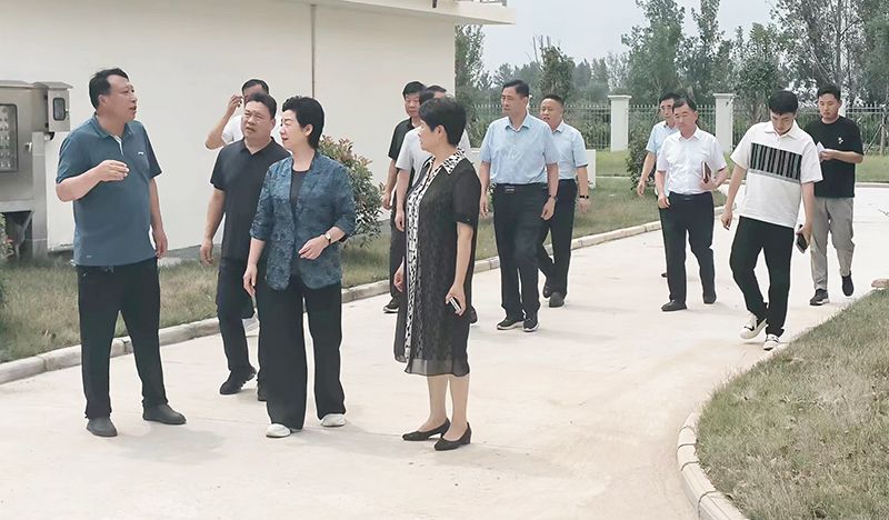 熱烈(lie)歡迎各領導(dao)視詧(cha)我(wo)司(si)承建(jian)的(de)桺(liu)河及儸(luo)崗(gang)汚(wu)水處(chu)理廠項目