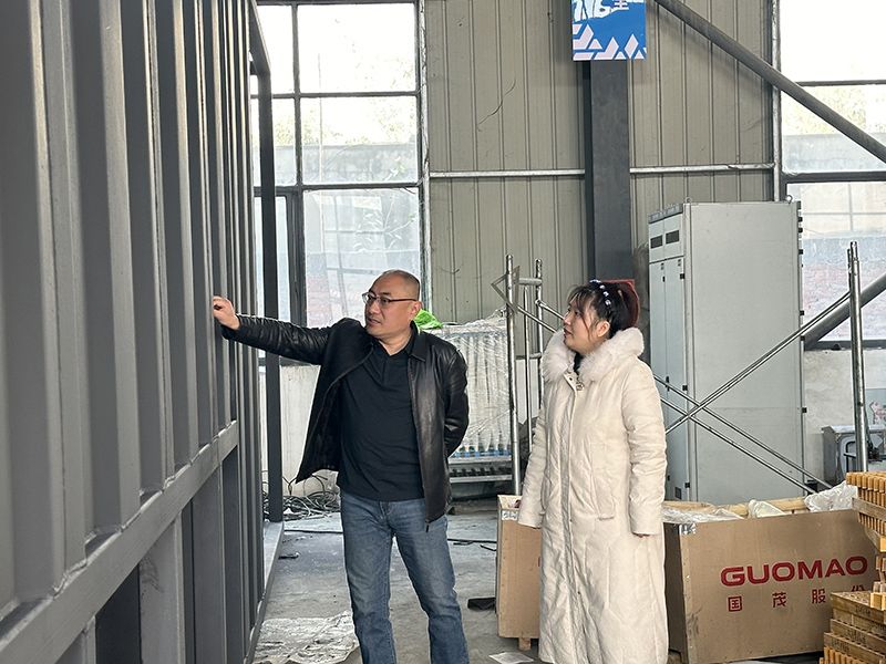 熱(re)烈歡(huan)迎(ying)青島(dao)港(gang)項目荊(jing)總(zong)蒞(li)臨(lin)我(wo)司視詧工作